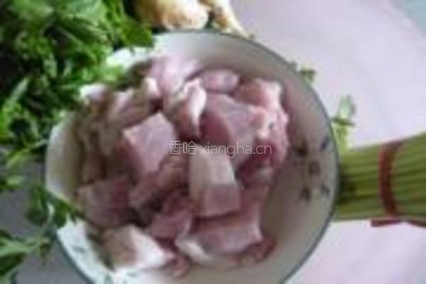 芹菜猪肉水饺的做法图解1