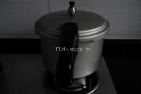红萝卜山药龙骨汤的做法图解8