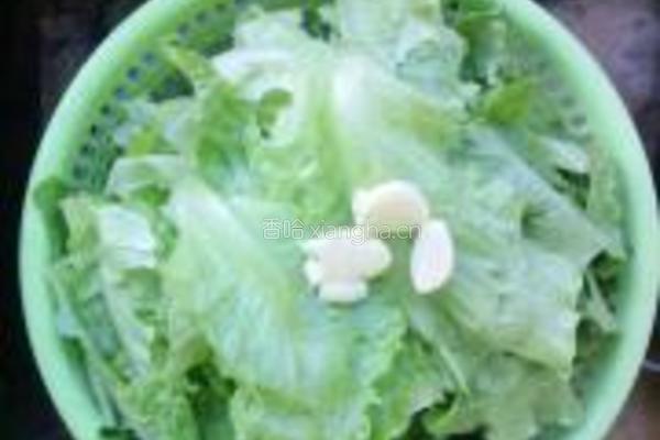 蒜蓉炒生菜的做法图解2