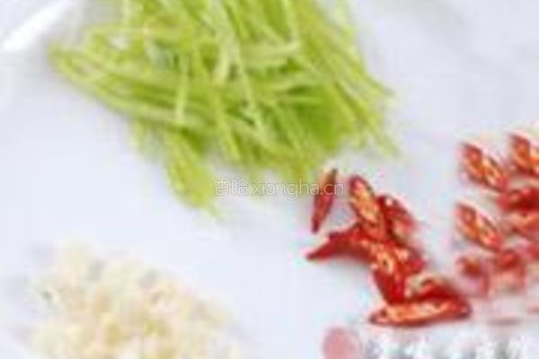 炝拌土豆丝的做法图解1