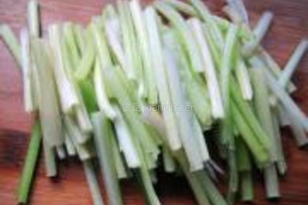 凉拌芹菜香干的做法图解3