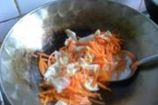 胡萝卜炒豆腐皮的做法图解3