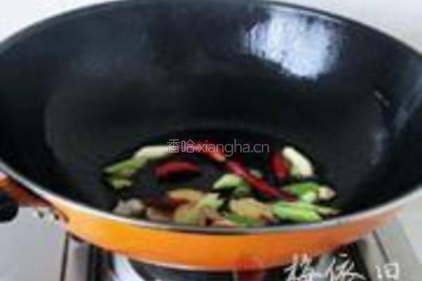 梅菜卤兔腿的做法图解3