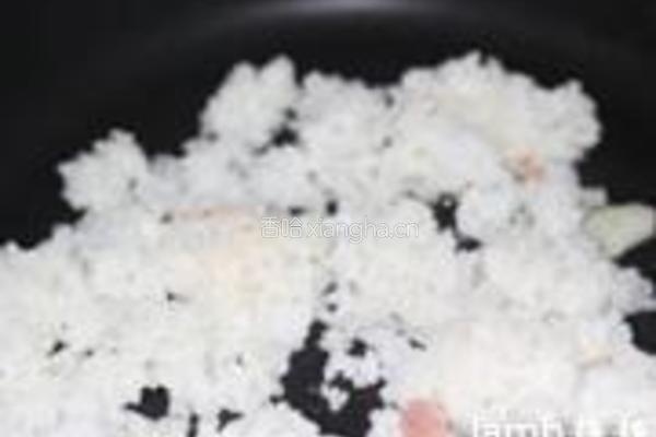 金枪鱼泡菜炒饭的做法图解4