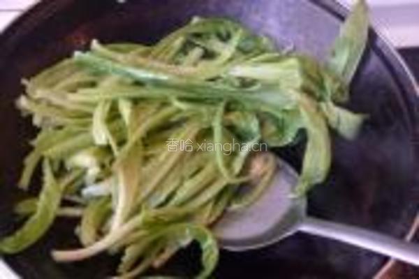 豆豉鲮鱼油麦菜的做法图解5