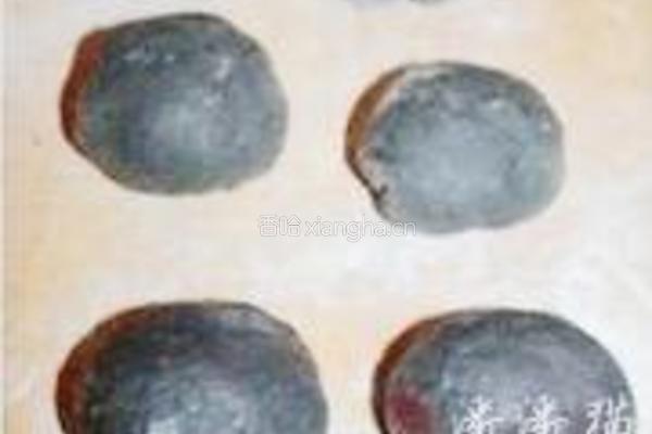 金枪鱼玉米竹炭餐包的做法图解10