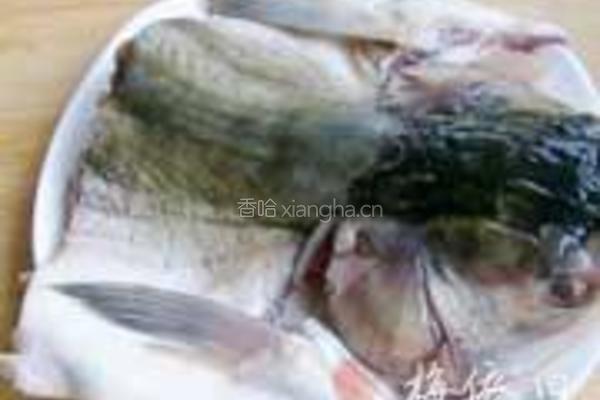 鳙鱼头海带汤的做法图解1