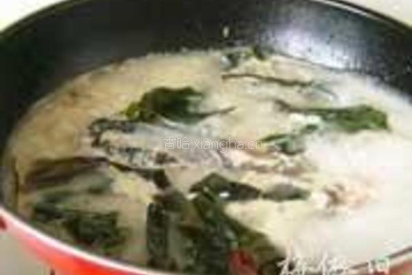 鳙鱼头海带汤的做法图解3