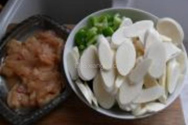鸡片炒茭白的做法图解2