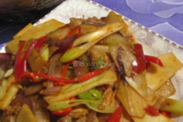 五花肉炒笋片