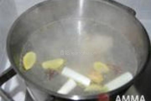 银耳枸杞母鸡汤的做法图解3
