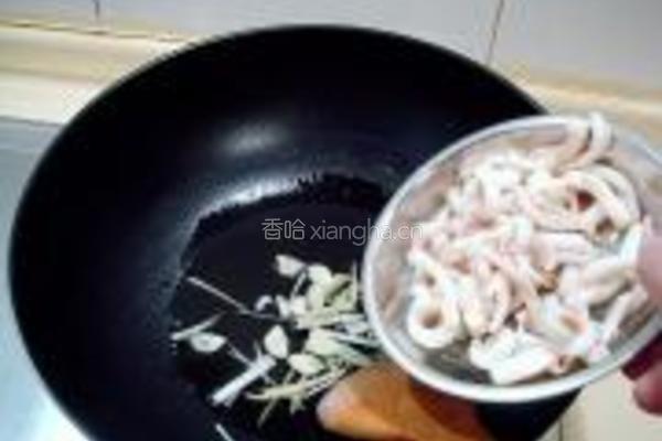 韭菜炒鱿鱼的做法图解8