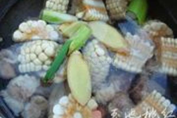 玉米豆角排骨煲的做法图解2
