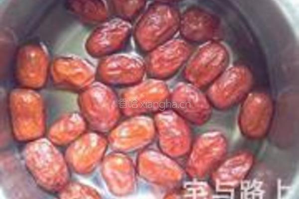红枣桂圆黄芪茶的做法图解1