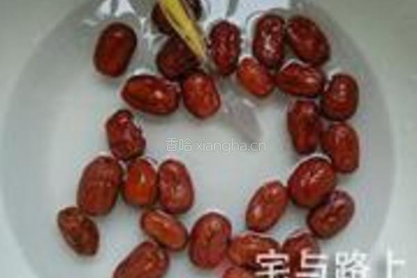 红枣桂圆黄芪茶的做法图解2