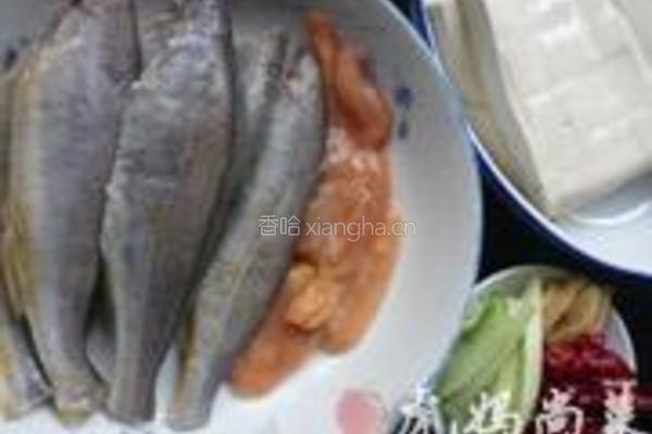 砂锅黄鱼豆腐的做法图解1