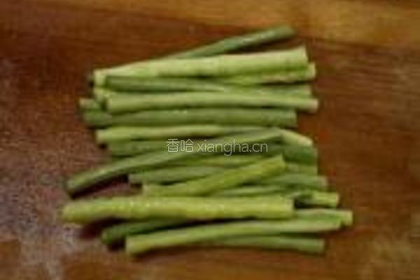 茄子炒豆角的做法图解2