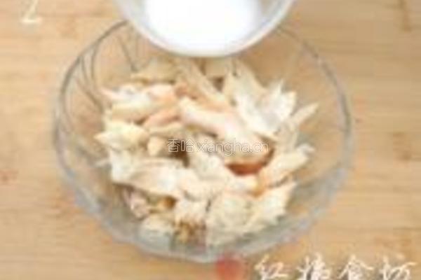 姜丝苦瓜炒鸡块的做法图解2