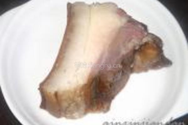白菜豆干炒腊肉的做法图解2