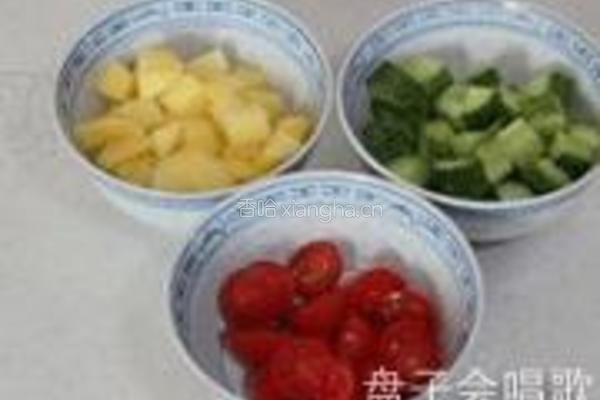 芒果三色鸡丁的做法图解2