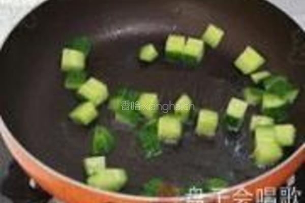 芒果三色鸡丁的做法图解5