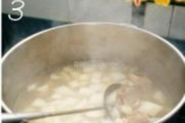 白萝卜煲猪骨汤的做法图解3