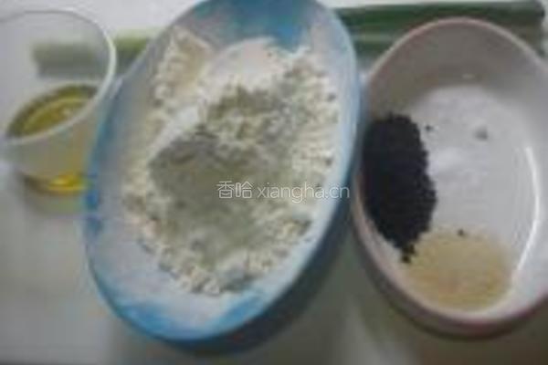 葱香苏打饼干的做法图解1