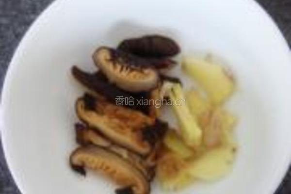 鸡腿蘑炖排骨的做法图解3