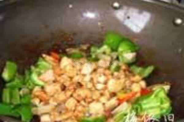 榨菜鸡丁的做法图解6