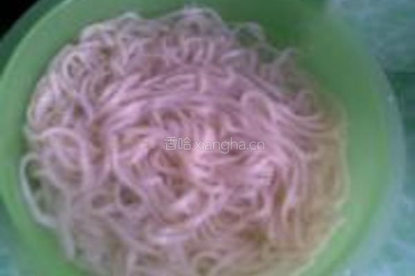 什锦肉丝炒面的做法图解1