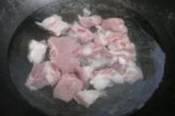 排骨炖扁豆的做法图解1