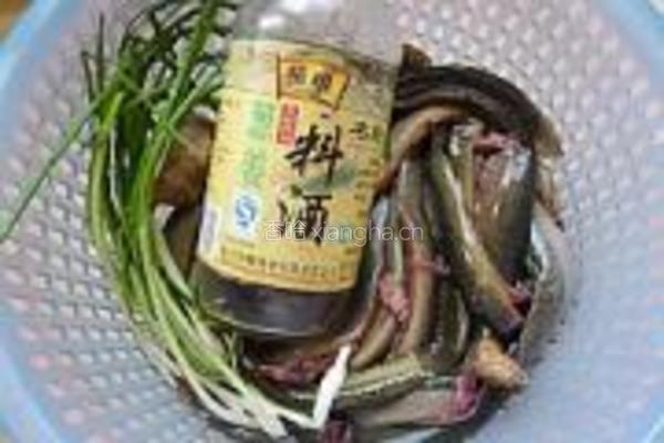 泥鳅汤的做法图解1
