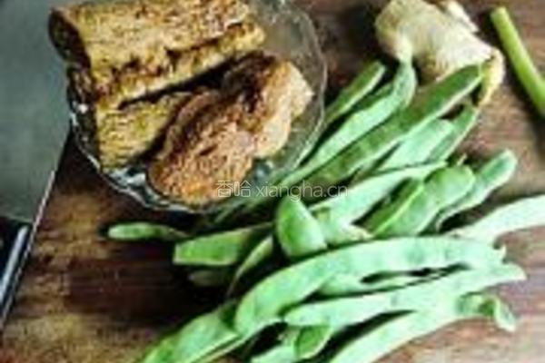 扁豆炒油素鸡的做法图解1