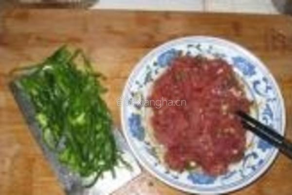 青椒炒牛肉丝的做法图解3