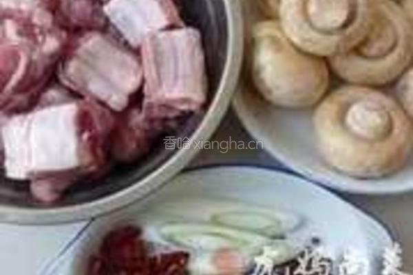 口蘑排骨的做法图解1