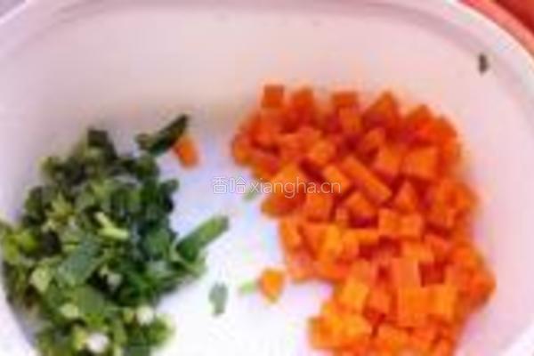 银鱼干蛋炒饭的做法图解2