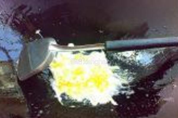 银鱼干蛋炒饭的做法图解5