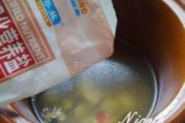 杞菊排骨汤的做法图解9
