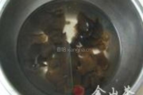 腐竹木耳拌黄瓜的做法图解2