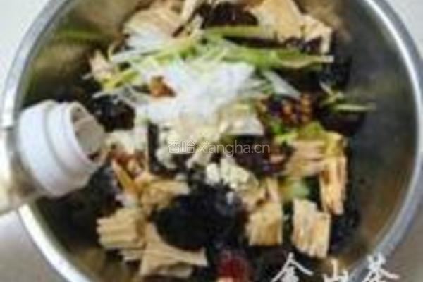 腐竹木耳拌黄瓜的做法图解9