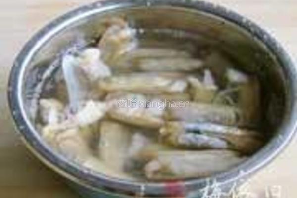 辣酱爆蛏子的做法图解1