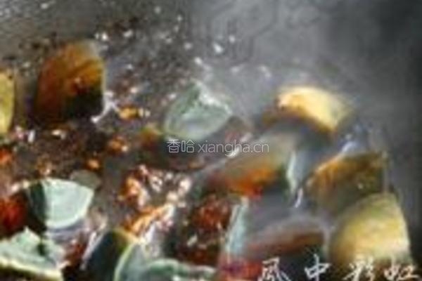 青蒜炒皮蛋的做法图解3