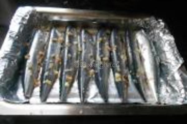 蒜烤秋刀鱼的做法图解4
