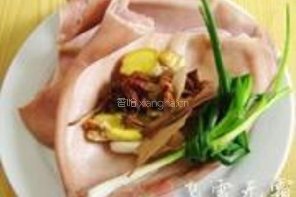 青椒炒猪耳的做法图解1