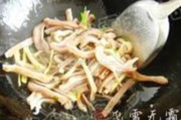 青椒炒猪耳的做法图解5