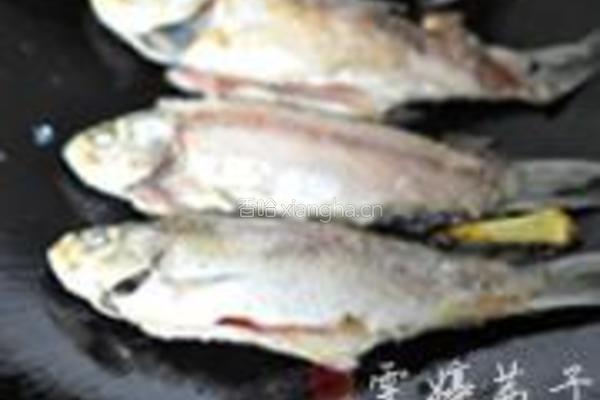 岩葱鲫鱼汤的做法图解2