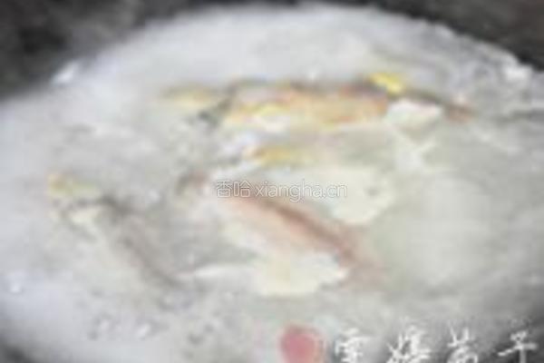岩葱鲫鱼汤的做法图解4