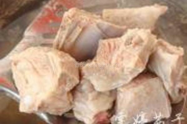 四物药炖排骨汤的做法图解3