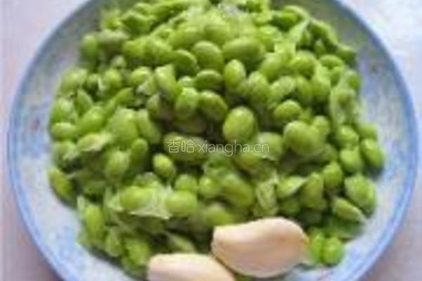 蛤蜊炒青豆的做法图解1