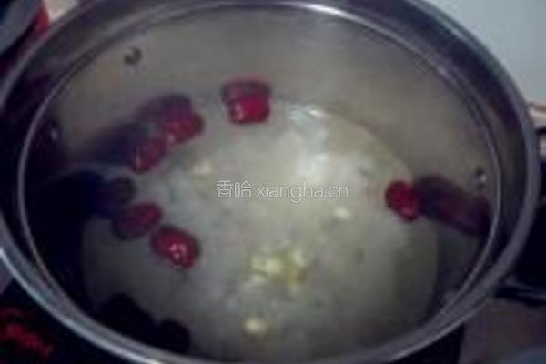 燕窝银耳莲子羹的做法图解2